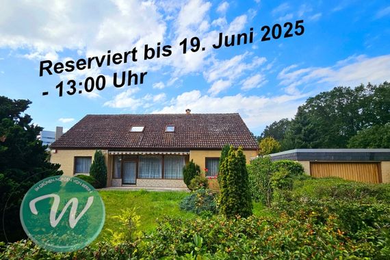 Großes, solides Einfamilienhaus mit Potential,Fernwärme,Keller,Garagen & Optionen in Waldrandlage